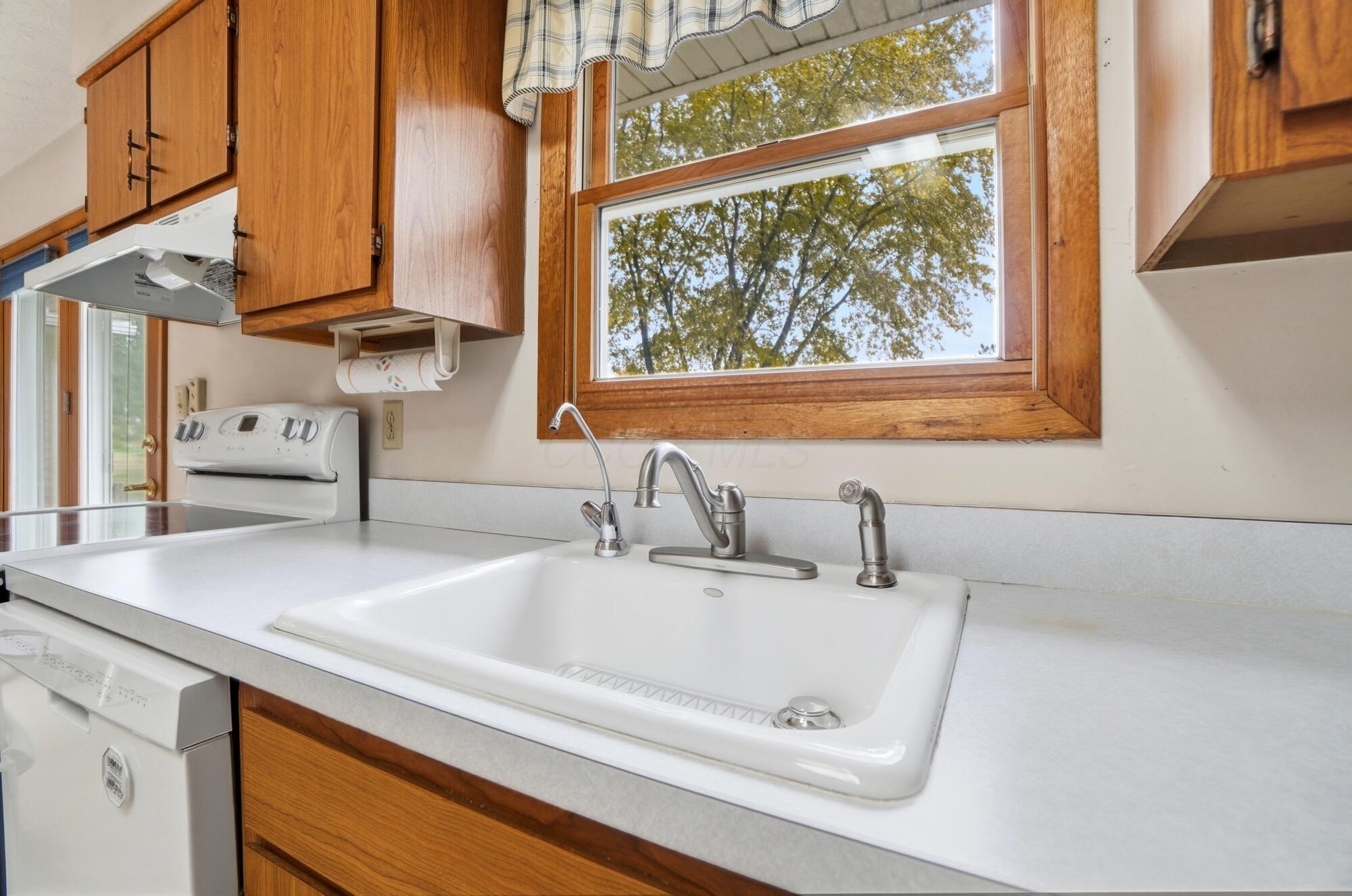 12644 Snyder Church Road Northwest Baltimore, OH 43105 - Photo 15 of 61 Kitchen - 12644 Snyder Church Road NW, Baltimore, OH 43105