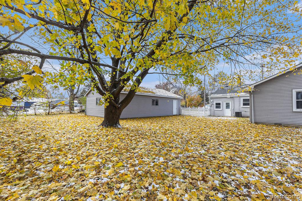 2657 Frankson Avenue Rochester, MI 48307 - Photo 2 of 27