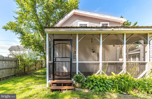 a bench sitting in the middle of a lake next to a building