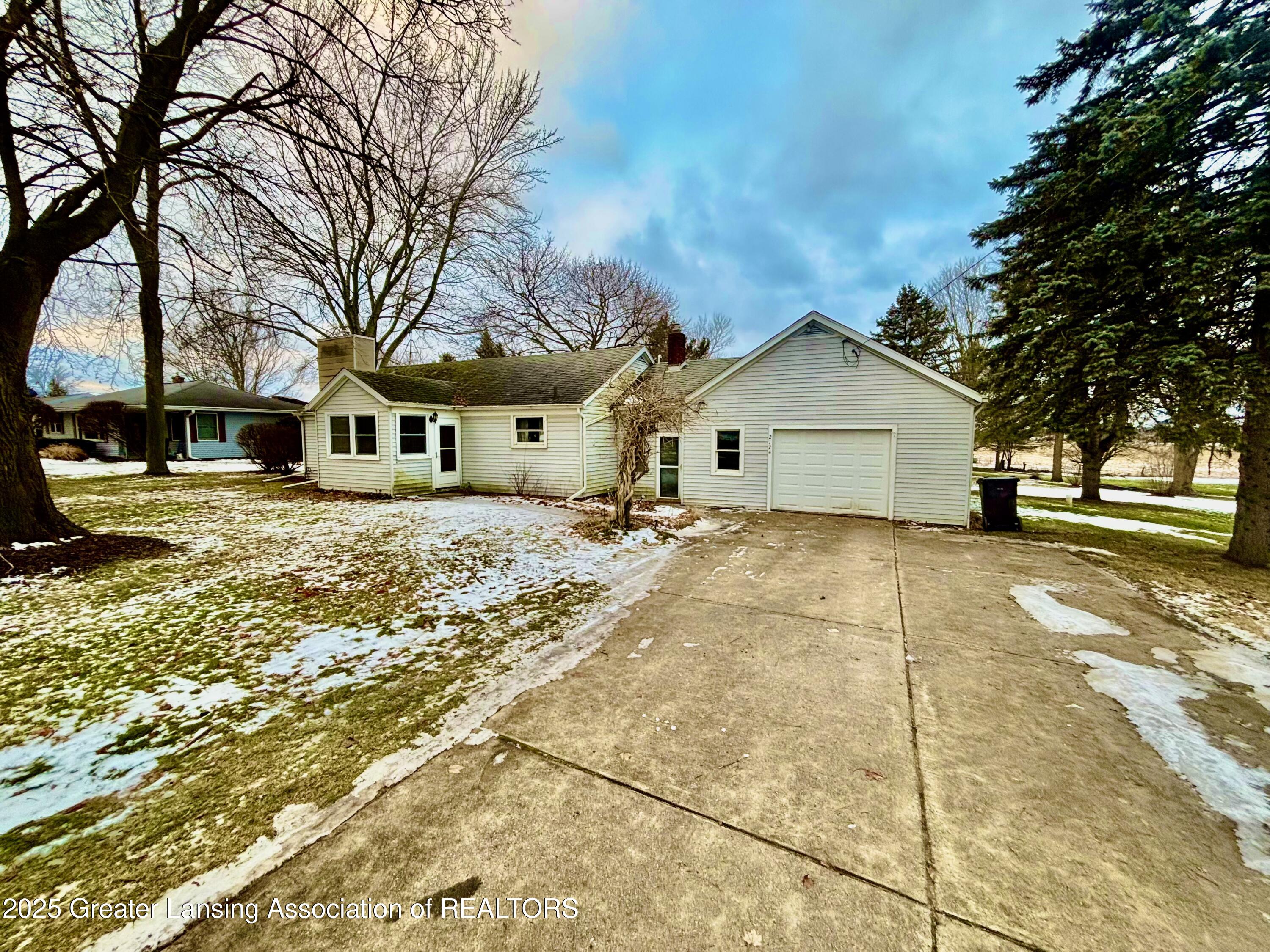 2174 South Cochran Road Charlotte, MI 48813 - Photo 1 of 38 IMG_1235