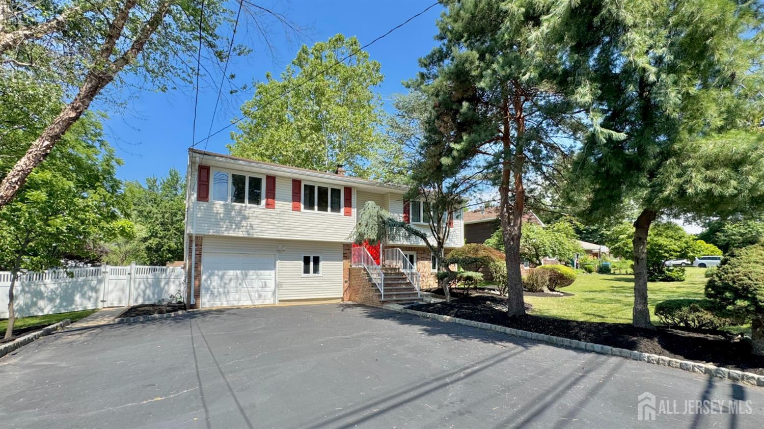 19 Library Place Edison, NJ 08820 - Photo 3 of 25