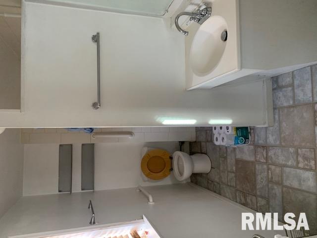 2409 44th Street Moline, IL 61265 - Photo 5 of 7 Gallery Image 5