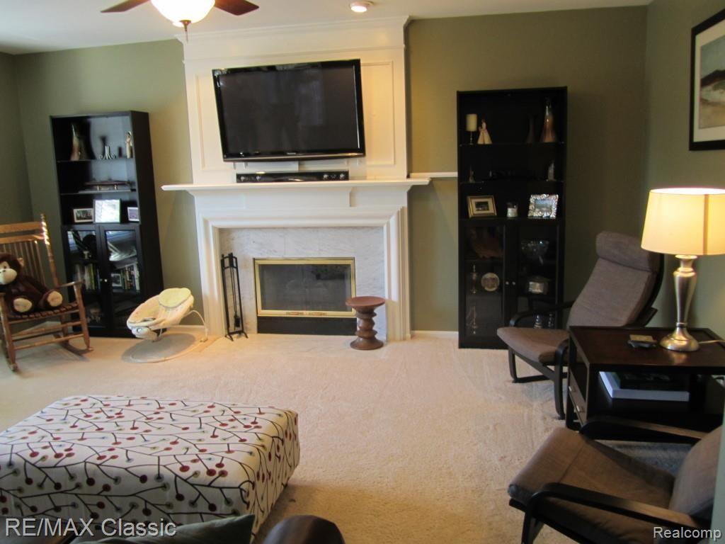 2393 Pleasant View Drive Rochester, MI 48306 - Photo 16 of 40 family room 1.jpg
