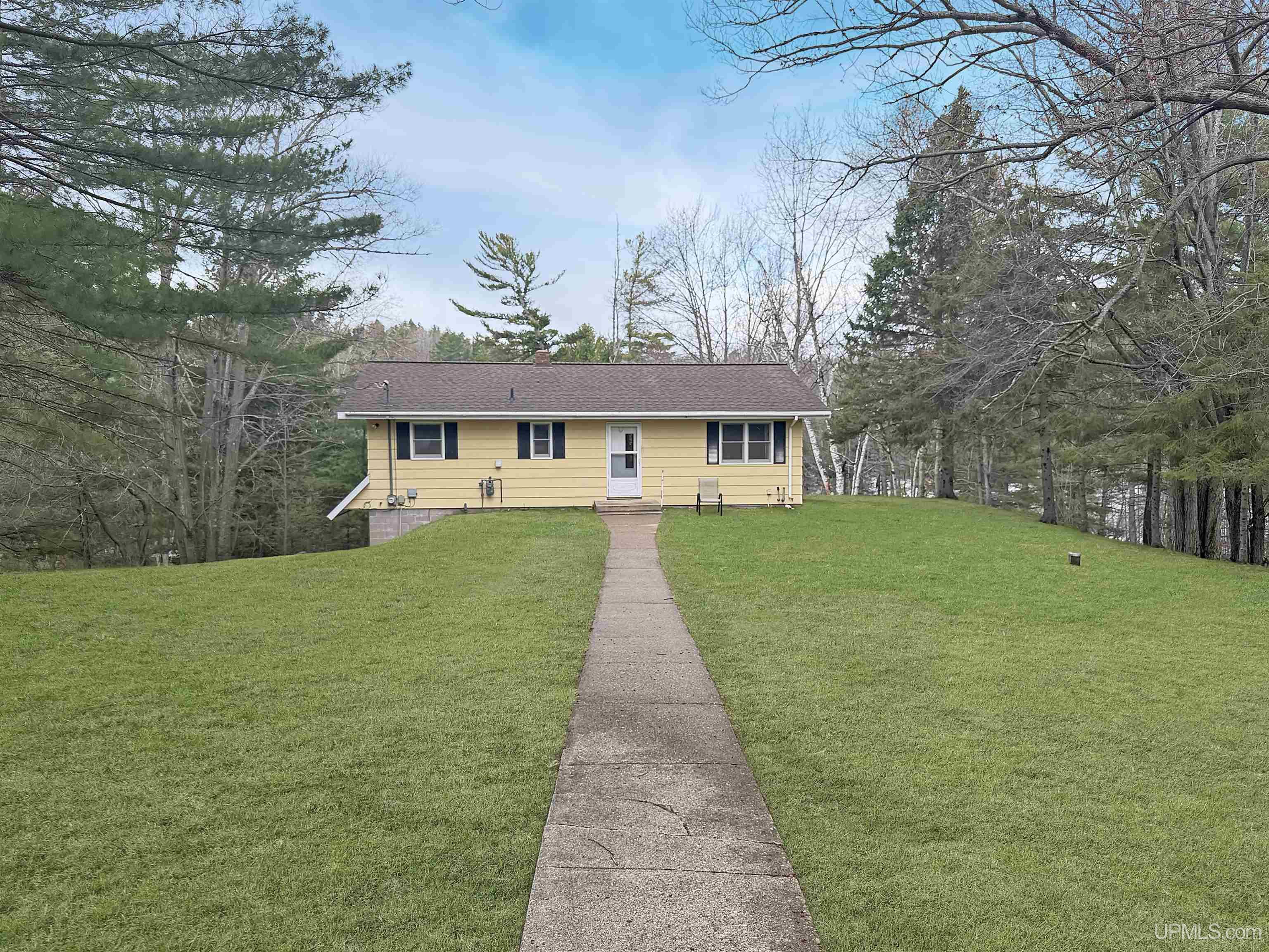 595 North Riverhills Road Kingsford, MI 49802 - Photo 3 of 28