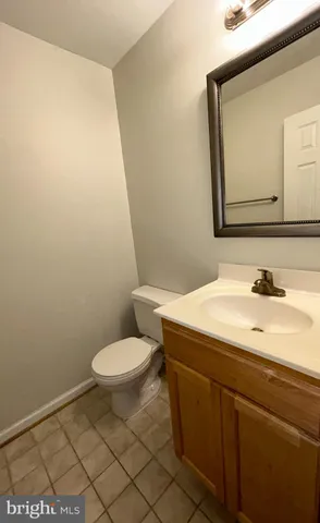 a close up view of a washer and dryer