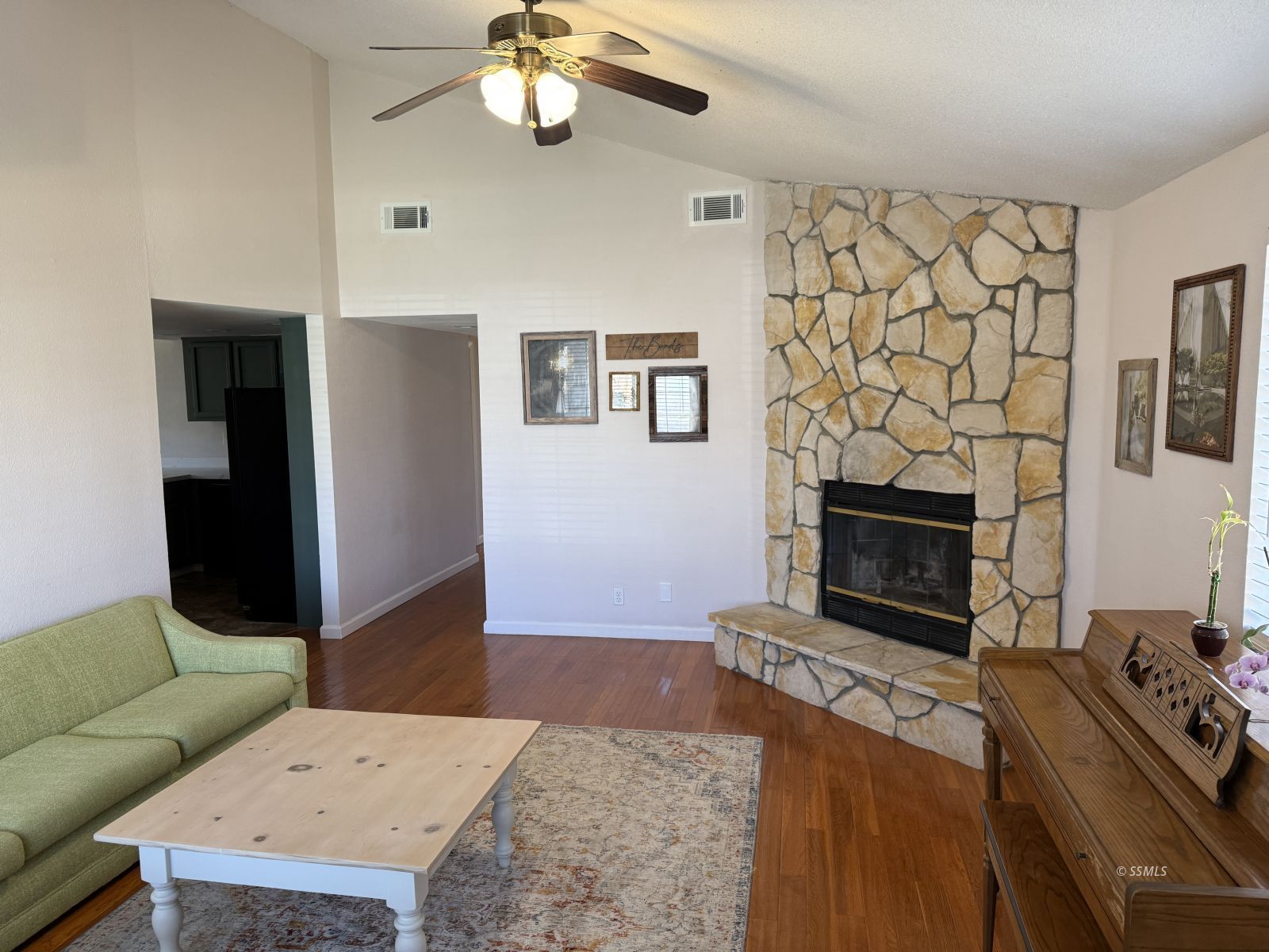 805 Janelle Court Ridgecrest, CA 93555 - Photo 4 of 27