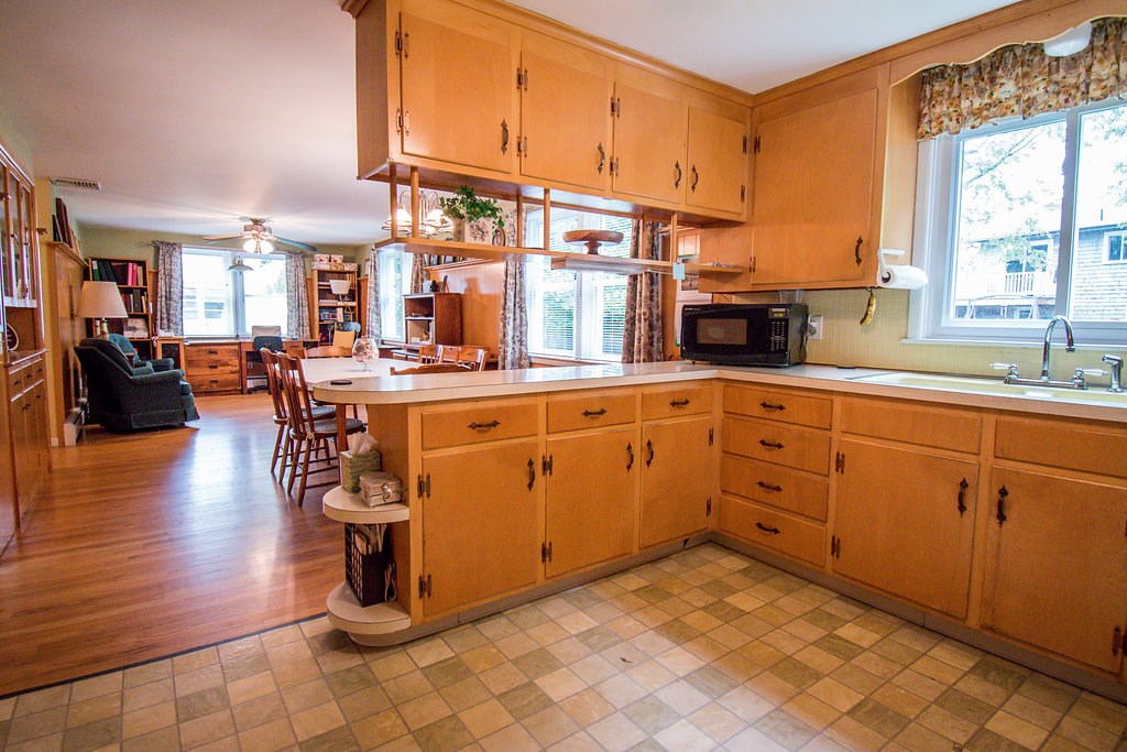 17 Rutherford Avenue Warwick, RI 02886 - Photo 4 of 37 Gallery Image 4