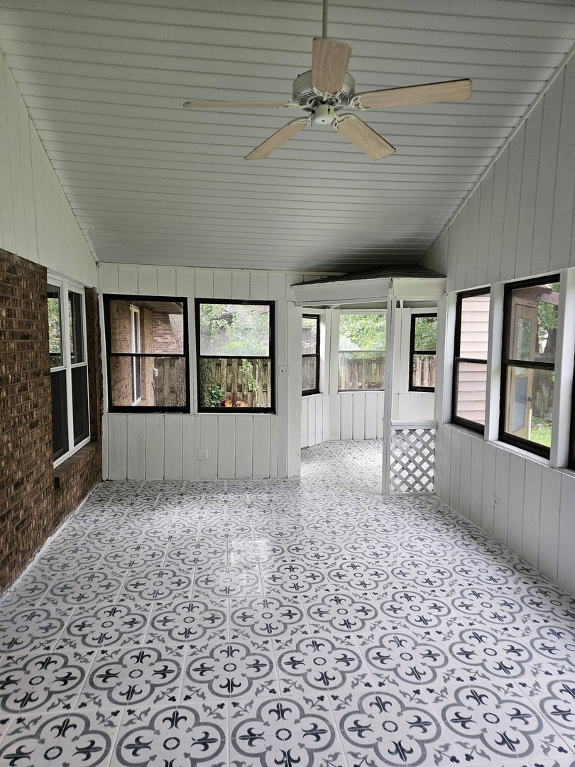 17612 Wright Street Lansing, IL 60438 - Photo 13 of 40 a view of an empty room and window