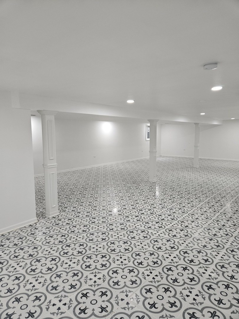 17612 Wright Street Lansing, IL 60438 - Photo 35 of 40 a bathroom with a shower