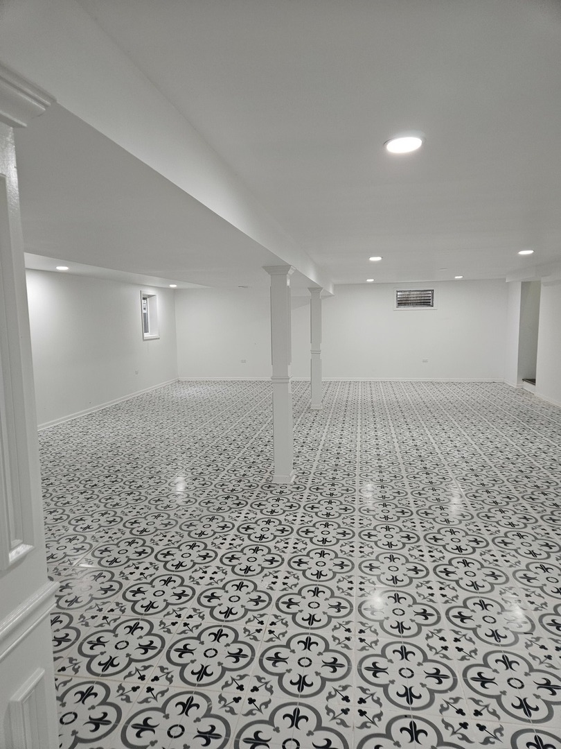 17612 Wright Street Lansing, IL 60438 - Photo 37 of 40 a bathroom with a shower