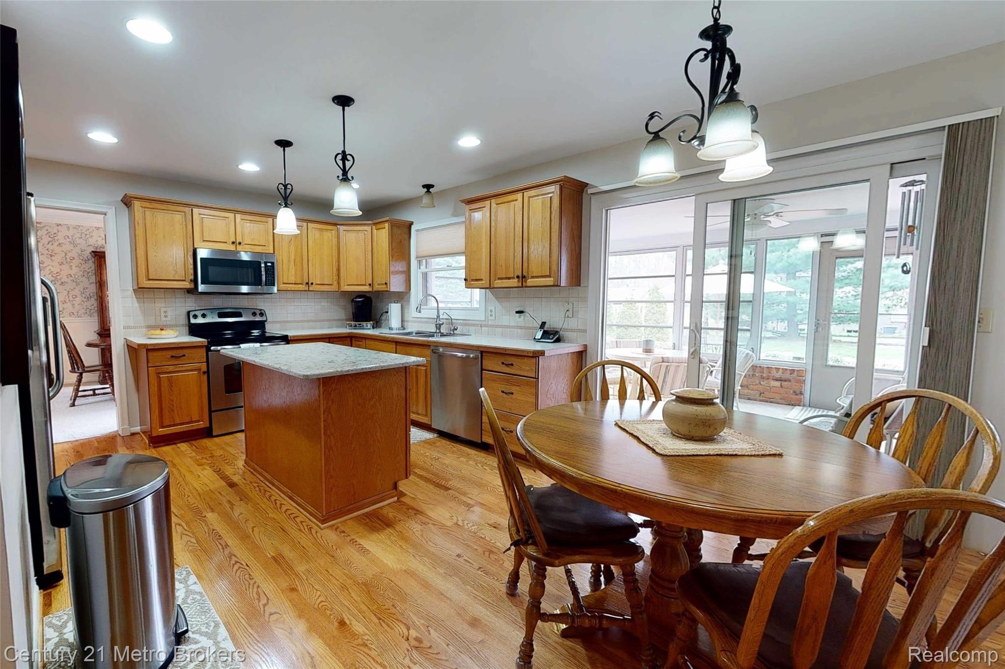 6160 Kings Scepter Road Grand Blanc, MI 48439 - Photo 37 of 55 6160-King-Scepter-Rd-Kitchen 4.jpg