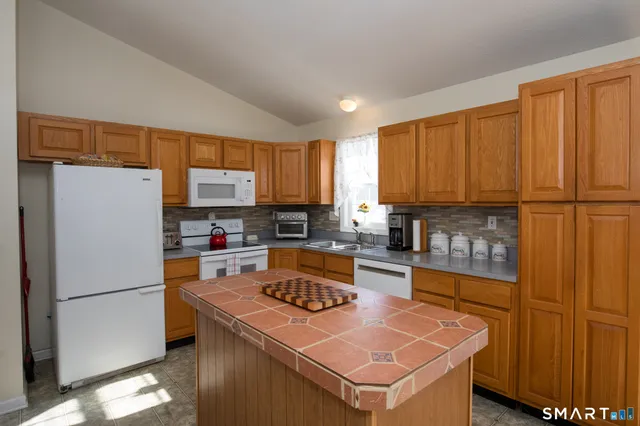 $479,000 | 146 Fitch Street, North Haven, CT 06473