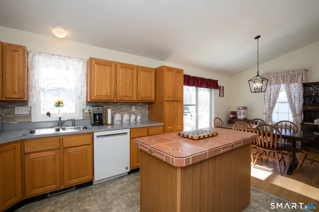 $479,000 | 146 Fitch Street, North Haven, CT 06473