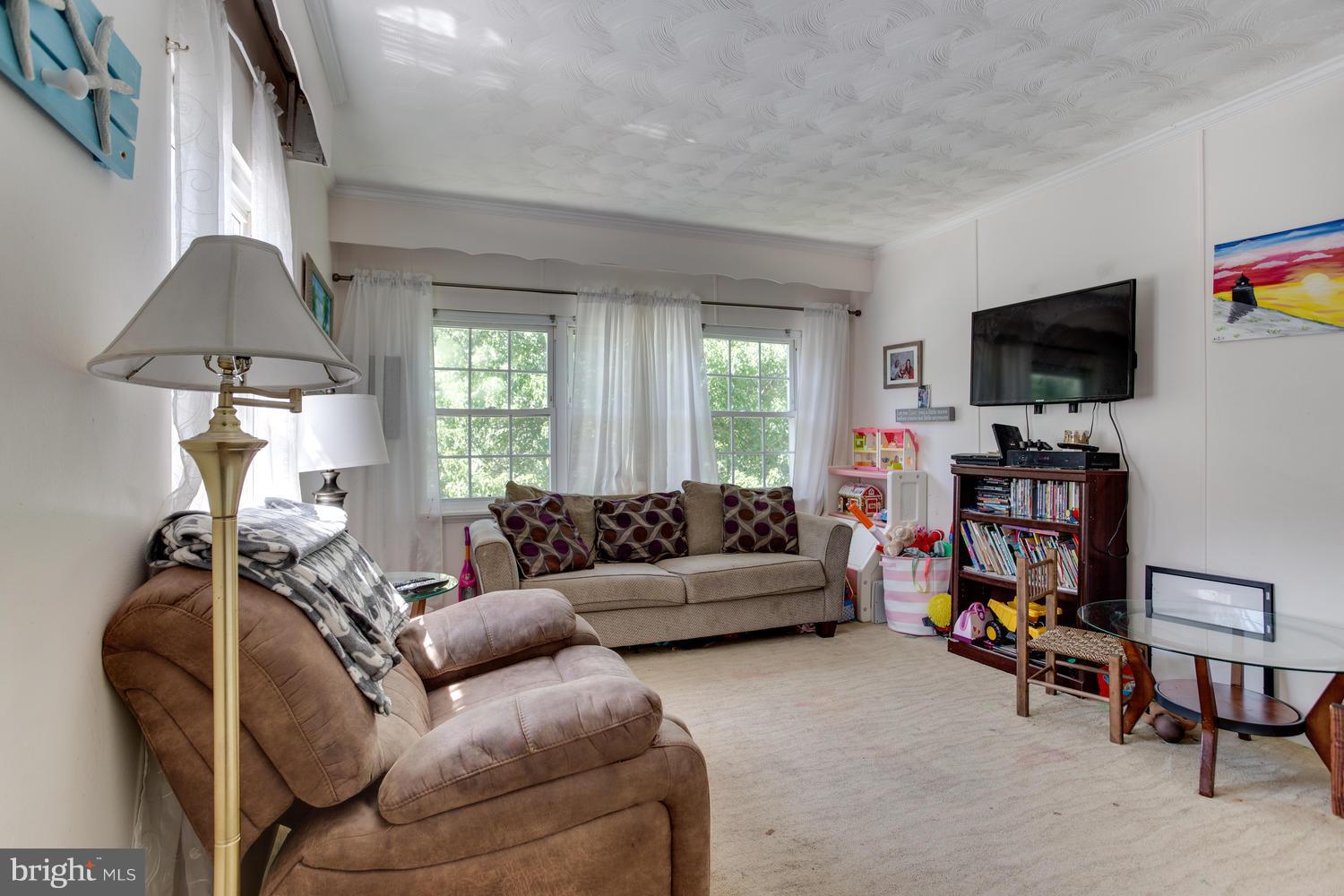 5971 Deale Beach Road Deale, MD 20751 - Photo 3 of 28 Living Room in Upper Level