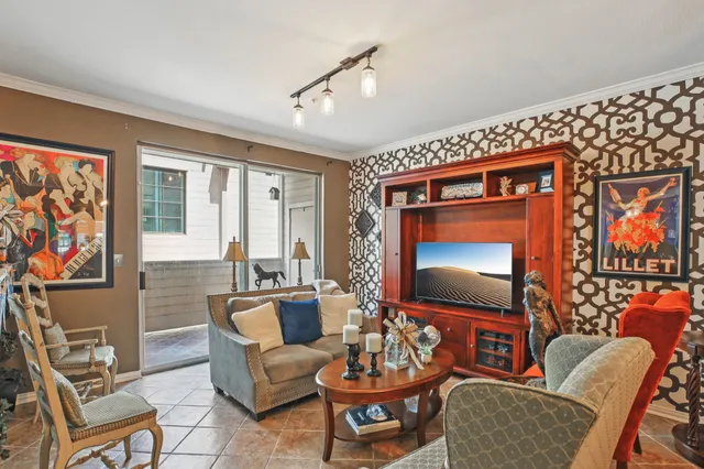 $245,900 | 2100 Welch Street, Unit C113, Houston, TX 77019