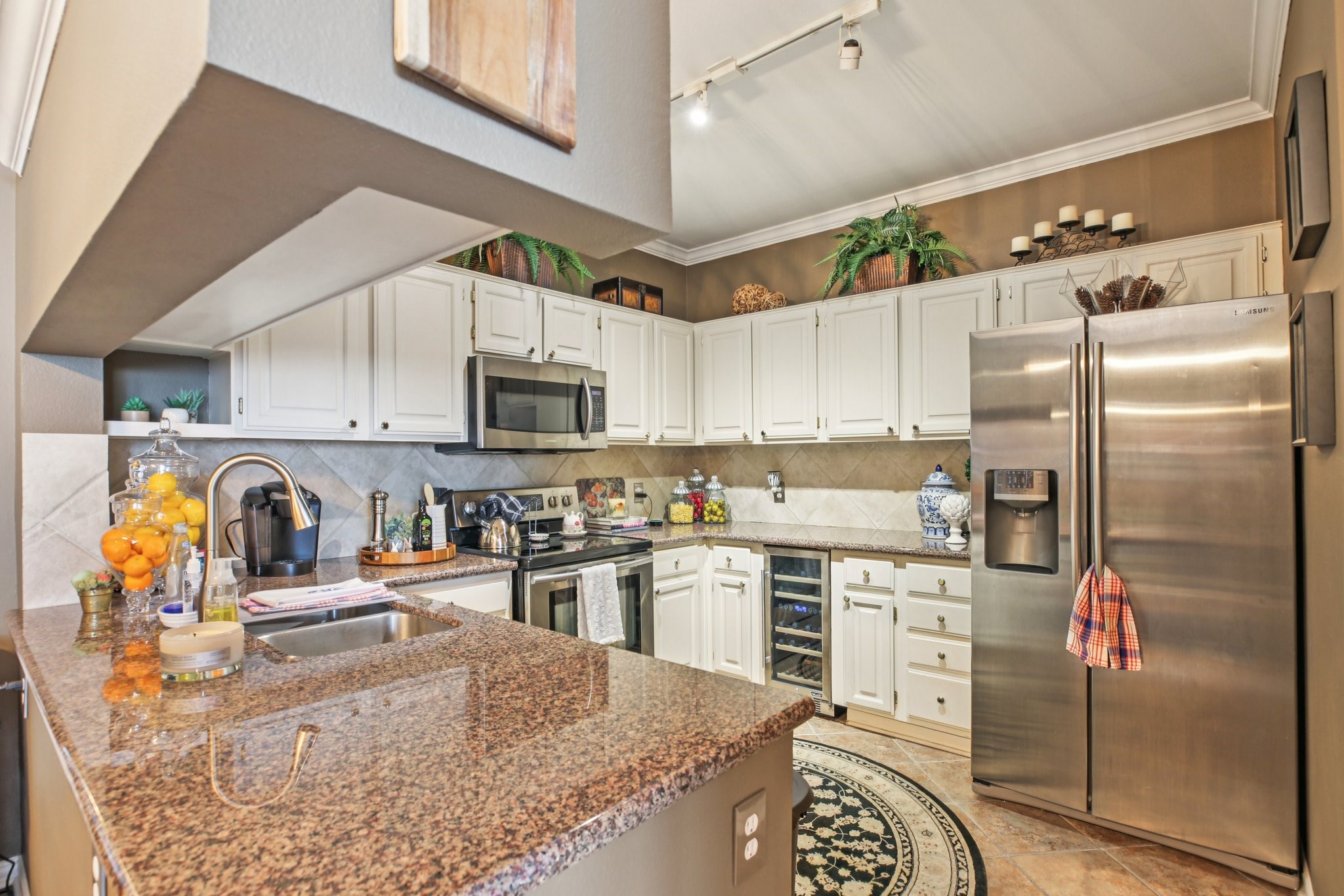 2100 Welch Street, Unit C113 Houston, TX 77019 - Photo 5 of 21