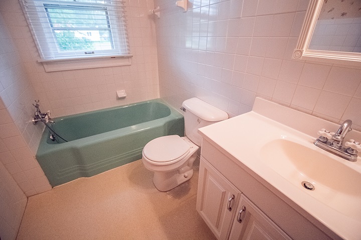 2829 Rice Avenue Rockford, IL 61101 - Photo 12 of 21 a bathroom with a sink a toilet and tub