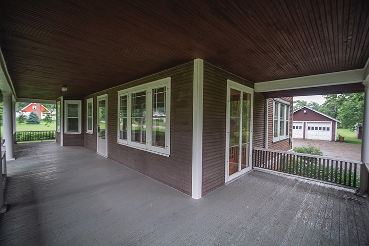 2829 Rice Avenue Rockford, IL 61101 - Photo 3 of 21 a view of a house with porch and garden