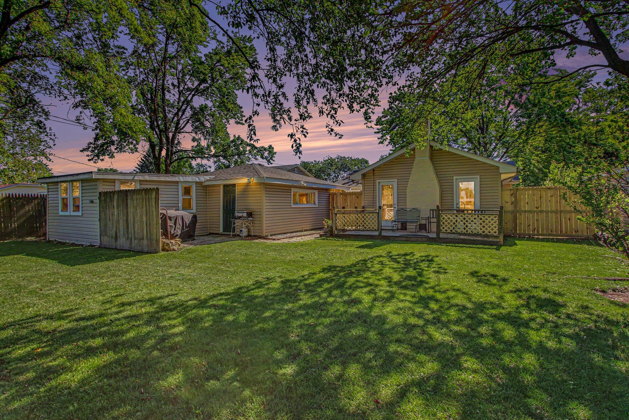 8016 Gordon Place Highland, IN 46322 - Photo 23 of 28 2038x1359