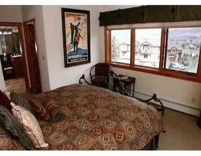 111 Knudson Ranch Road, Unit 13 Edwards, CO 81632 - Photo 4 of 4 a bedroom with a bed and a large window