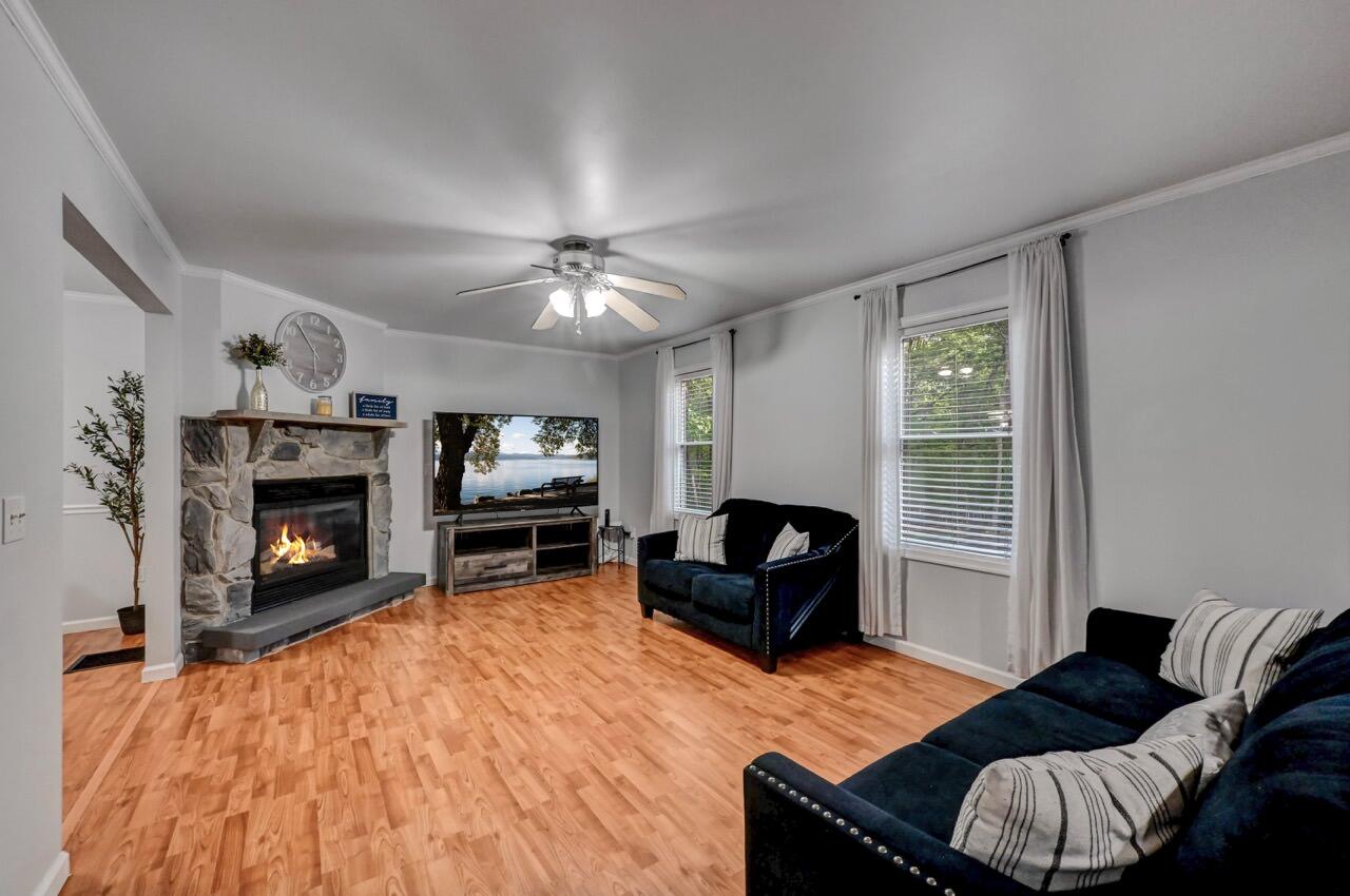 531 Chancellor Road East Stroudsburg, PA 18302 - Photo 10 of 61 Living Room