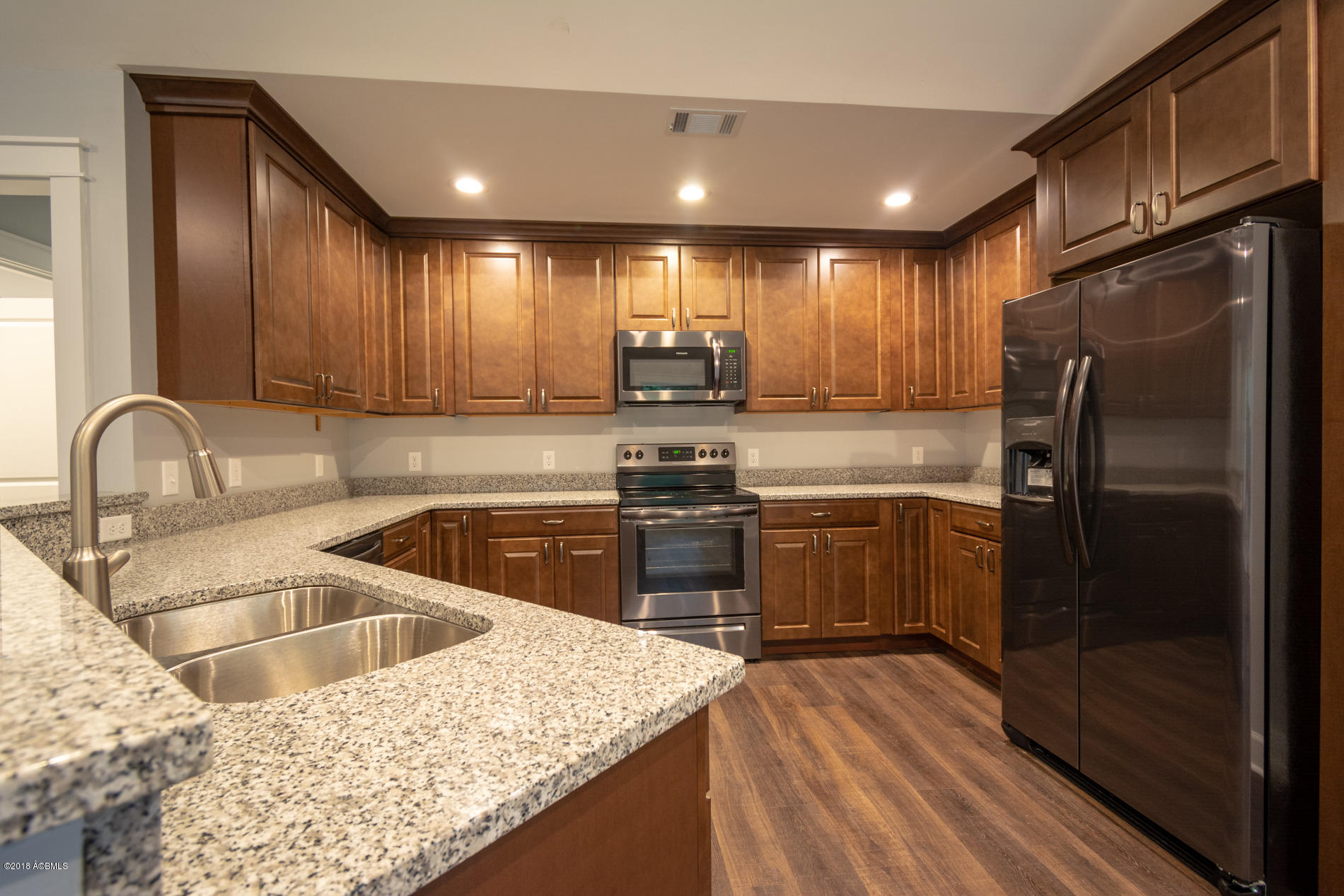 23 Wiggins Road Beaufort, SC 29907 - Photo 5 of 20 Kitchen