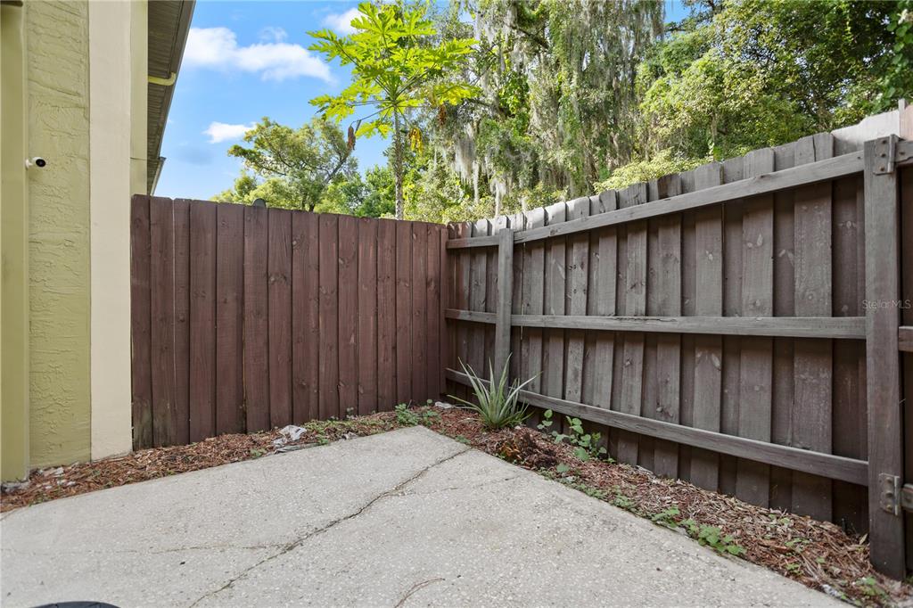 7337 Cedar Creek Court, Unit 75 Winter Park, FL 32792 - Photo 22 of 26 a backyard of a house with wooden fence