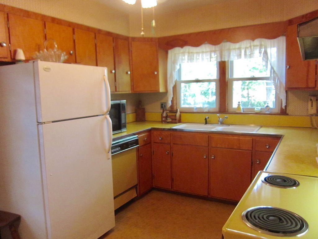 8 Greenwood Road Canton, MA 02021 - Photo 5 of 21 Gallery Image 5