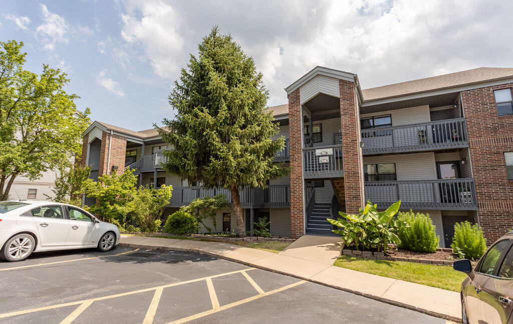 146 Bunker Ridge Drive, Unit 9 Branson, MO 65616 - Photo 1 of 1 Airbnb-30