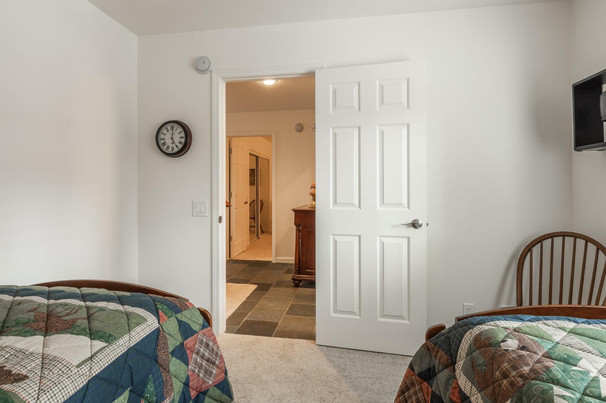 236 Davison Road Mammoth Lakes, CA 93546 - Photo 33 of 49 a bedroom with a bed and a window