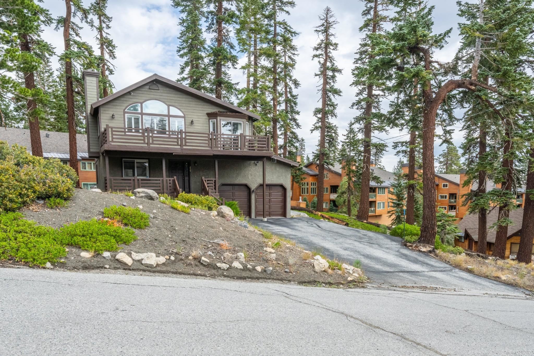 236 Davison Road Mammoth Lakes, CA 93546 - Photo 44 of 49 a front view of a house with garden