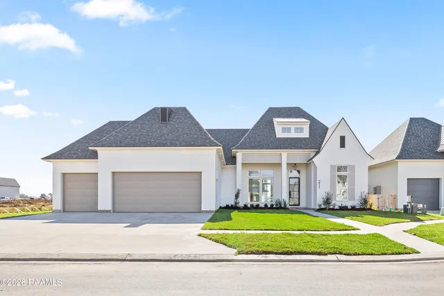 $749,000 | 211 Sabal Grv Lane, Youngsville, LA 70592