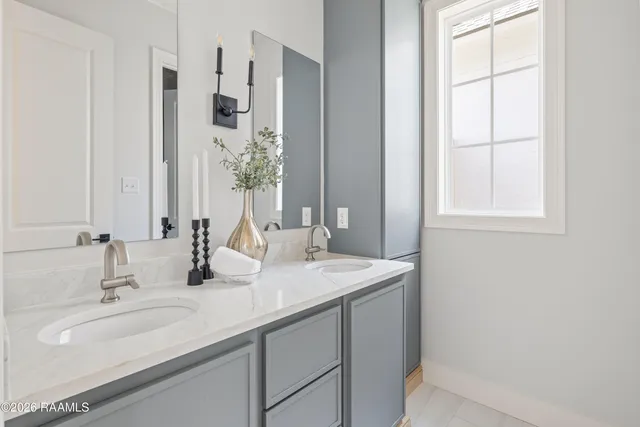 $749,000 | 211 Sabal Grv Lane, Youngsville, LA 70592