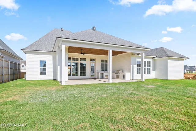 $749,000 | 211 Sabal Grv Lane, Youngsville, LA 70592