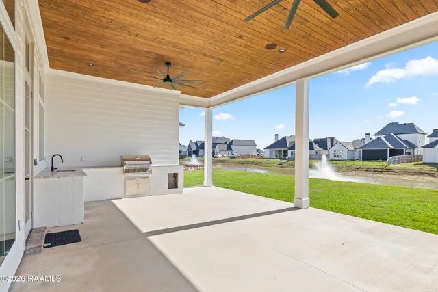 $749,000 | 211 Sabal Grv Lane, Youngsville, LA 70592