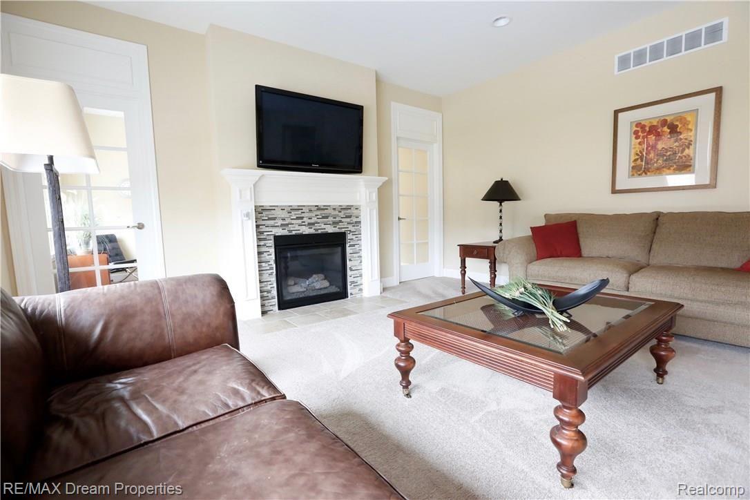 24292 Ravine Drive South Lyon, MI 48178 - Photo 22 of 23 _I0A6605.jpg