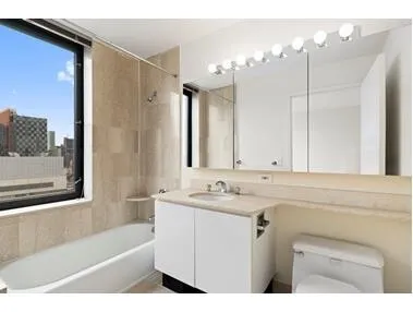 $2,398,000 | 422 East 72nd Street, Unit 32C | Lenox Hill