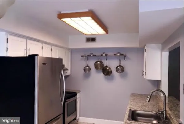 a close view of sink and tap