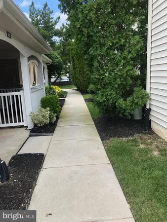 a view of back yard of the house