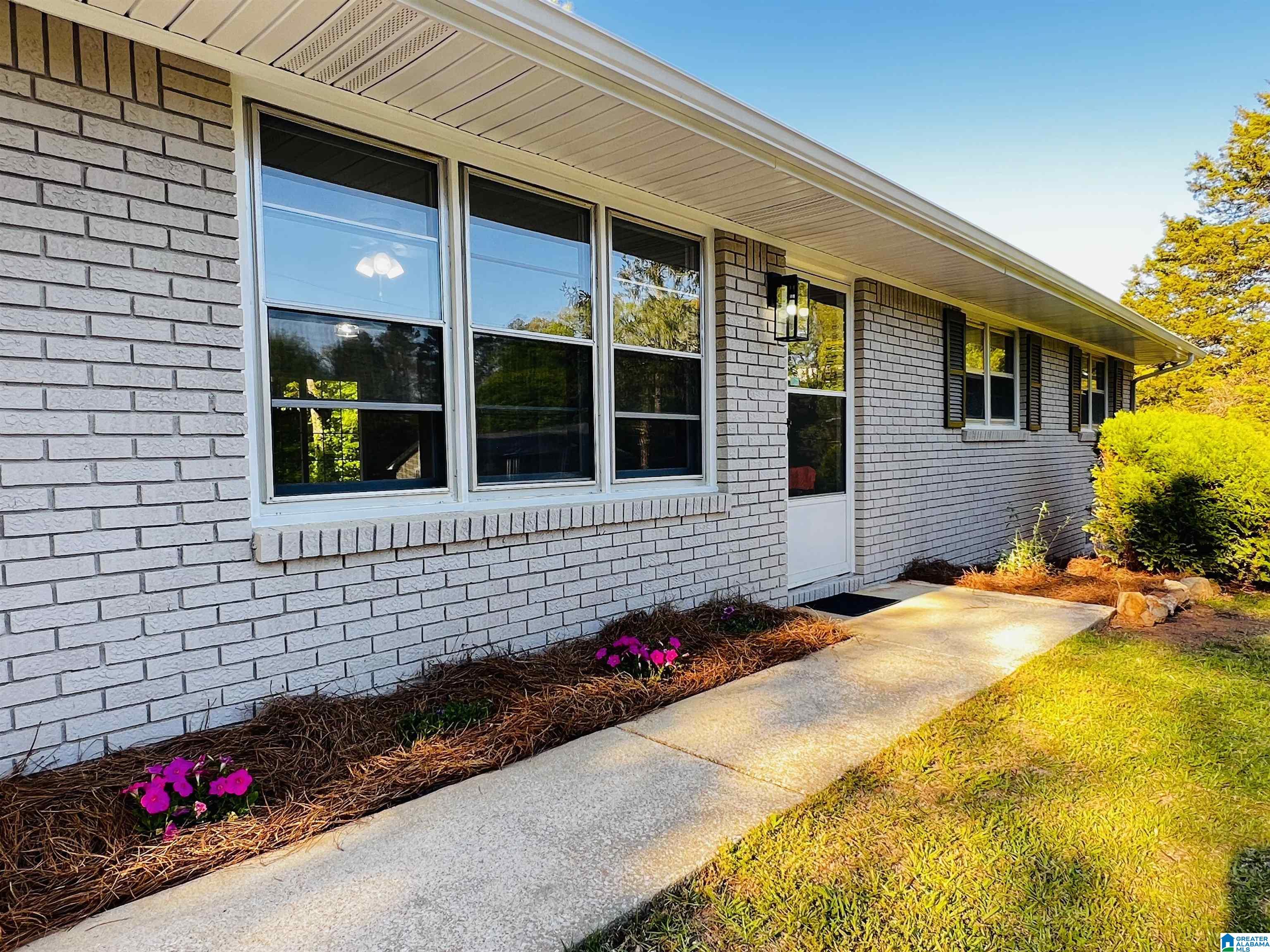 211 Oak Road Anniston, AL 36206 - Photo 4 of 28