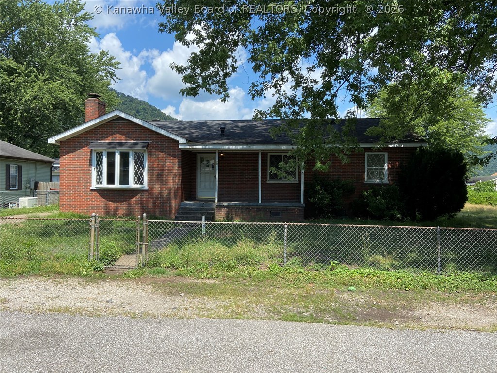 104 Mercer Road London, WV 25126 - Photo 1 of 13 Gallery Image 1