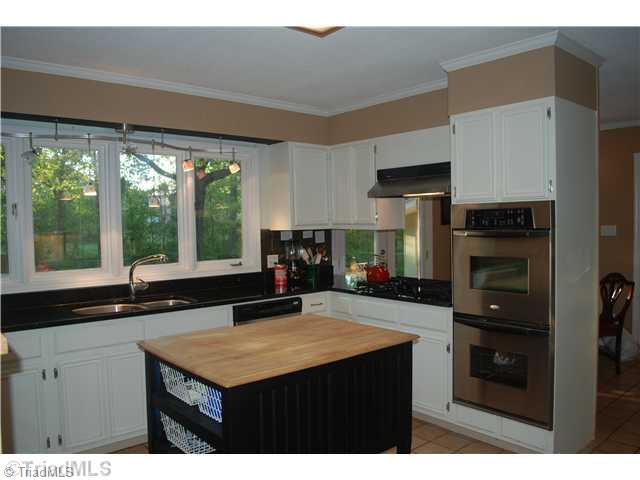 112 Sagewood Road Jamestown, NC 27282 - Photo 3 of 16 Kitchen.