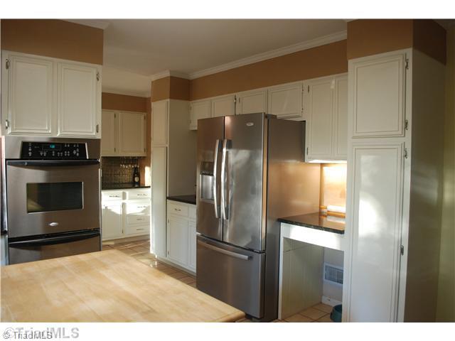 112 Sagewood Road Jamestown, NC 27282 - Photo 4 of 16 Kitchen.