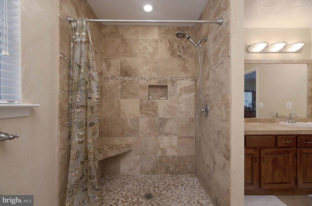 5807 Stanfield Road Spotsylvania, VA 22551 - Photo 16 of 28 Bath (Master)