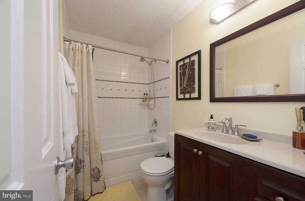 5807 Stanfield Road Spotsylvania, VA 22551 - Photo 19 of 28 Bath