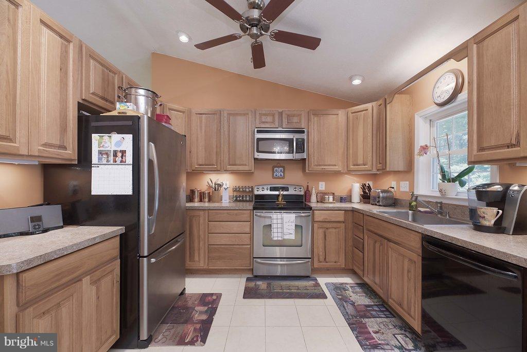 5807 Stanfield Road Spotsylvania, VA 22551 - Photo 8 of 28 Kitchen