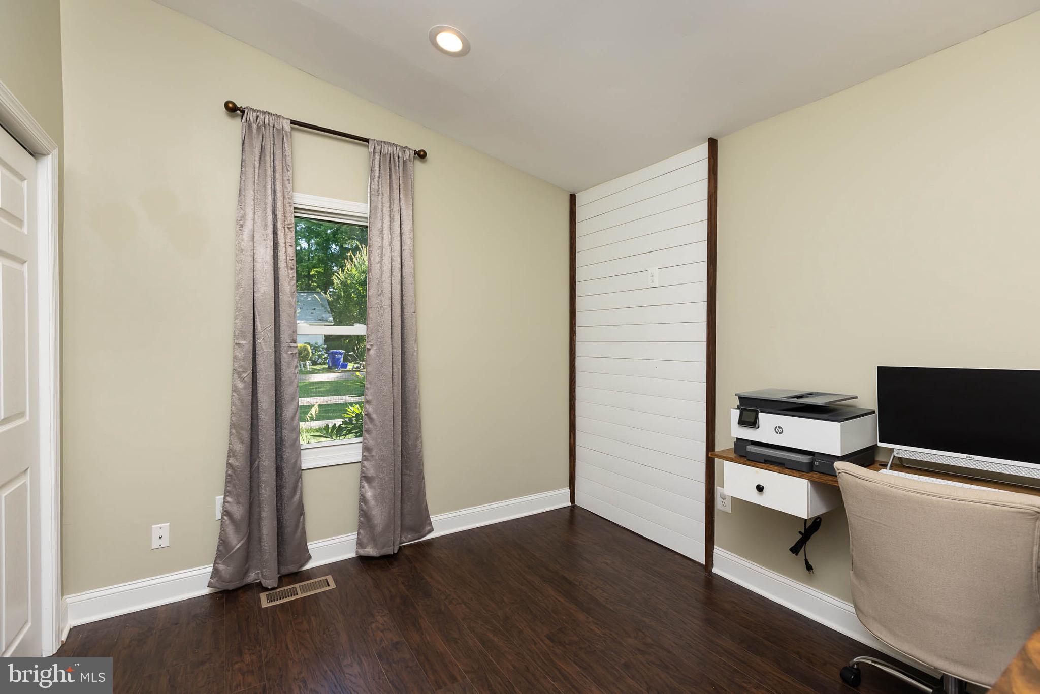 7352 Damascus Road Gaithersburg, MD 20882 - Photo 20 of 29 3rd bedroom