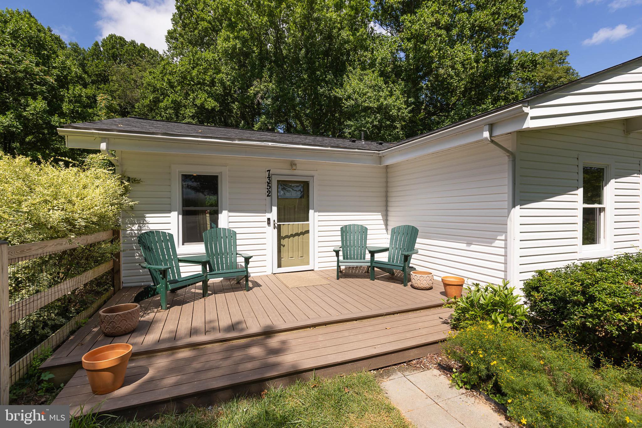 7352 Damascus Road Gaithersburg, MD 20882 - Photo 4 of 29 Front Patio