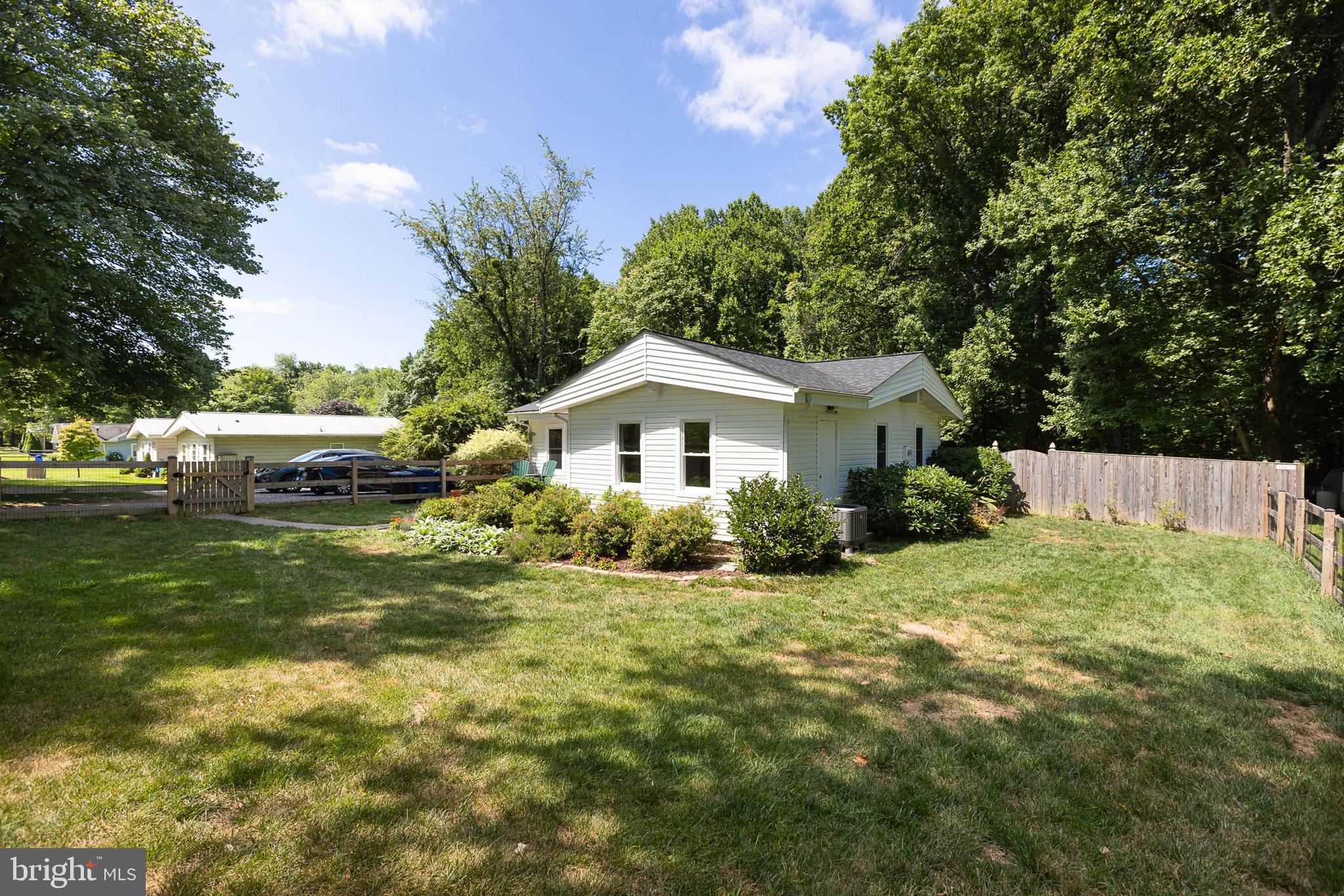 7352 Damascus Road Gaithersburg, MD 20882 - Photo 5 of 29 View of side of home