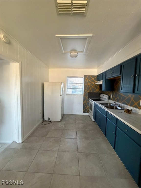 1126 Florida Avenue Clewiston, FL 33440 - Photo 3 of 13 a kitchen with stainless steel appliances a stove and a refrigerator